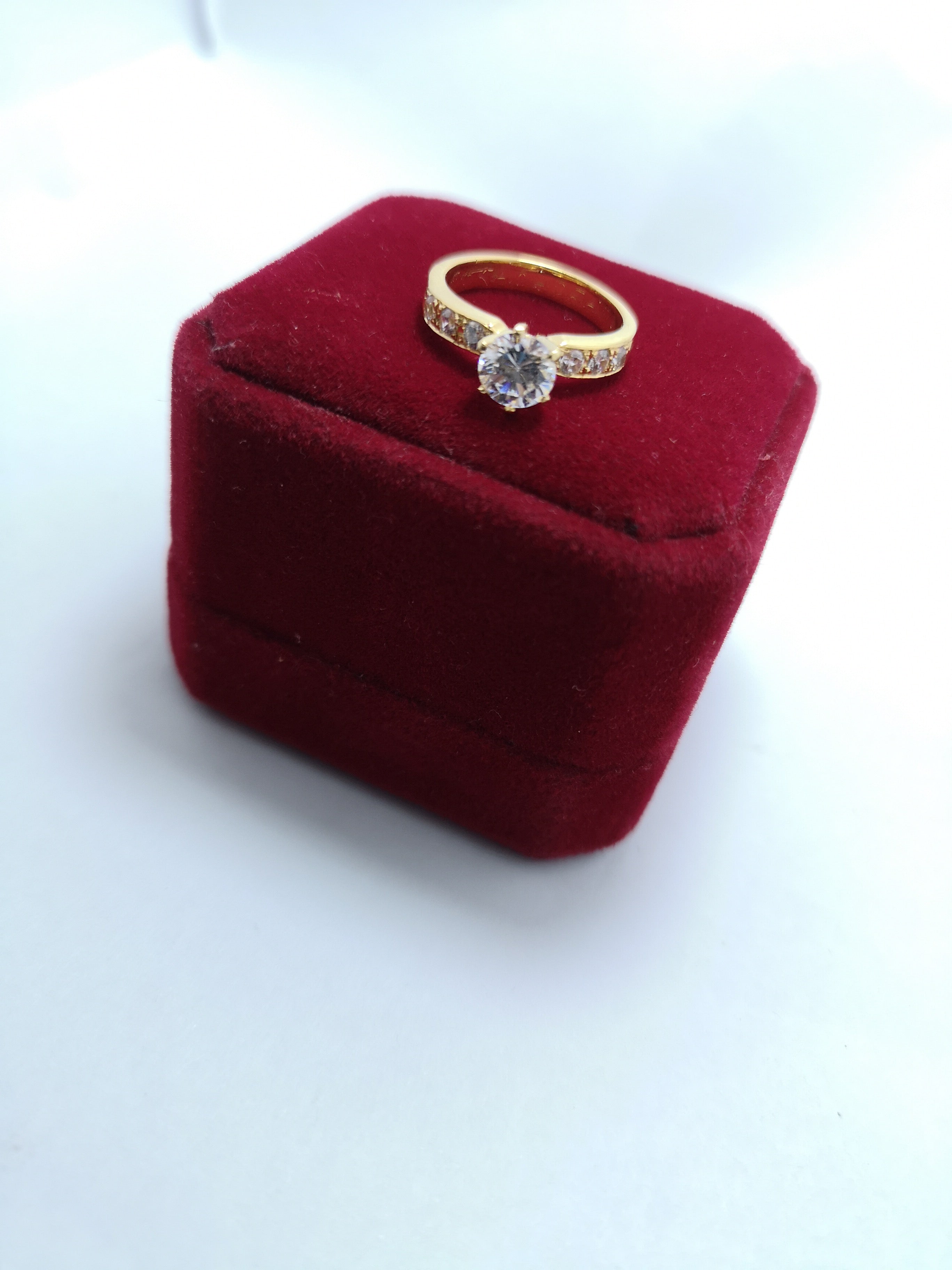 18k yellow gold engagement ring